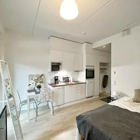 Διαμέρισμα Kotimaailma - Valoisa Yksioe - Laehellae Junaa & Lentoasemaa