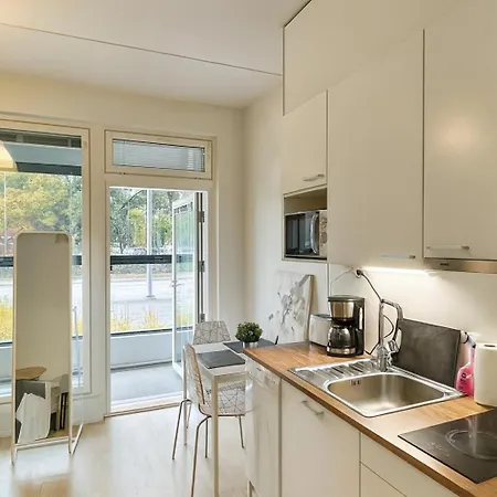 Kotimaailma - Valoisa Yksioe - Laehellae Junaa & Lentoasemaa Διαμέρισμα