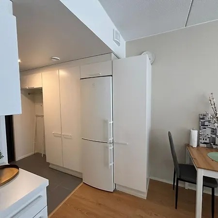 Apartman Kotimaailma - Valoisa Yksioe - Laehellae Junaa & Lentoasemaa