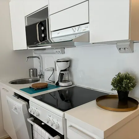Apartman Kotimaailma - Valoisa Yksioe - Laehellae Junaa & Lentoasemaa
