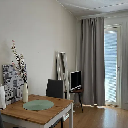 Kotimaailma - Valoisa Yksioe - Laehellae Junaa & Lentoasemaa شقة *