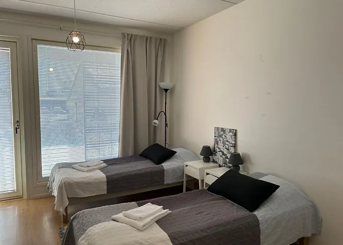 Kotimaailma - Valoisa Yksioe - Laehellae Junaa & Lentoasemaa شقة