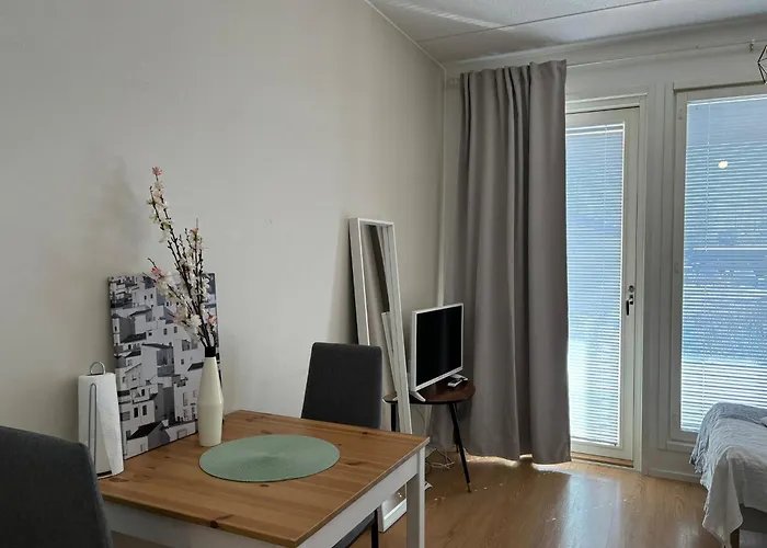 Kotimaailma - Valoisa Yksioe - Laehellae Junaa & Lentoasemaa شقة *